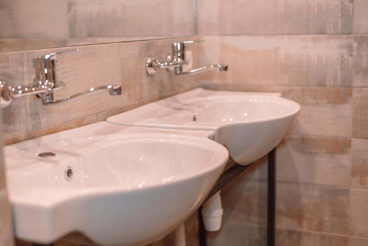 Tomiris Lady'S Capsul Hostel Only For Women Almatı Dış mekan fotoğraf
